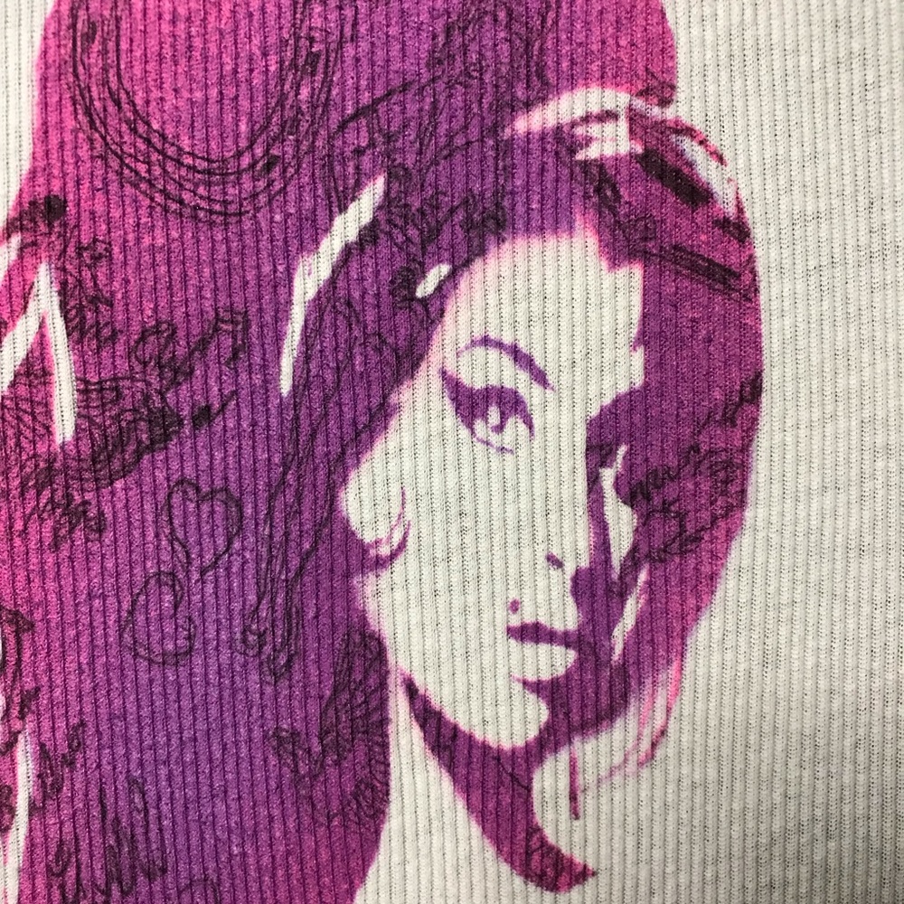 ⚡️AMY WINEHOUSE tattooed bee hive hair distressed graffiti soft tank M